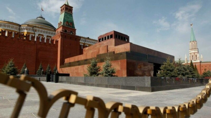 Un barbat in stare de ebrietate a incercat sa fure trupul imbalsamat al lui Lenin
