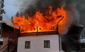 Incendiu de proportii la una dintre cele mai mari Manastiri din Romania - VIDEO Incendiu de proportii la una dintre cele mai mari Manastiri din Romania - VIDEO