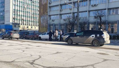 Carambol in capitala. Mai multe masini - avariate, dupa ce s-au ciocnit in lant. Imagini de la locul accidentului - FOTO Carambol in capitala. Mai multe masini - avariate, dupa ce s-au ciocnit in lant. Imagini de la locul accidentului - FOTO