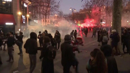 Proteste de amploare la Paris. 60.000 de oameni au iesit din nou in strada si au scandat impotriva planurilor presedintelui