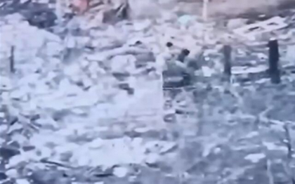 Ucraina publica o inregistrare video care pare sa arate un comandant Wagner batut cu lopetile de subalterni
Ucraina publica o inregistrare video care pare sa arate un comandant Wagner batut cu lopetile de subalterni