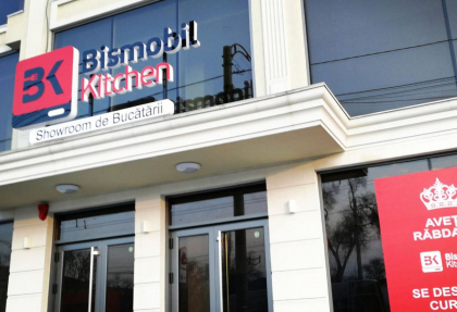 Politistii si procurorii au descins, din nou, cu perchezitii la mai multe persoane vizate in dosarul escrocheriilor comise de compania Bismobil Kitchen. Ce au gasit oamenii legii Politistii si procurorii au descins, din nou, cu perchezitii la mai multe persoane vizate in dosarul escrocheriilor comise de compania Bismobil Kitchen. Ce au gasit oamenii legii