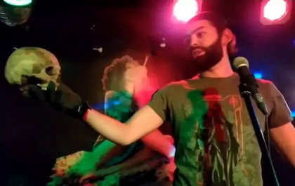 Mercenarul rus care a urcat pe scena cu craniul unui aparator de la Azovstal ar fi fost asasinat - VIDEO
Mercenarul rus care a urcat pe scena cu craniul unui aparator de la Azovstal ar fi fost asasinat - VIDEO