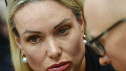 Jurnalista rusa Marina Ovsianikova publica o carte autobiografica in care vorbeste despre „fabrica de propaganda” a Moscovei Jurnalista rusa Marina Ovsianikova publica o carte autobiografica in care vorbeste despre „fabrica de propaganda” a Moscovei