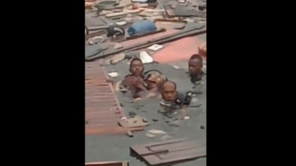 Cutremur in Indonezia. Patru persoane au murit, iar o cafenea s-a prabusit in mare - VIDEO
Cutremur in Indonezia. Patru persoane au murit, iar o cafenea s-a prabusit in mare - VIDEO