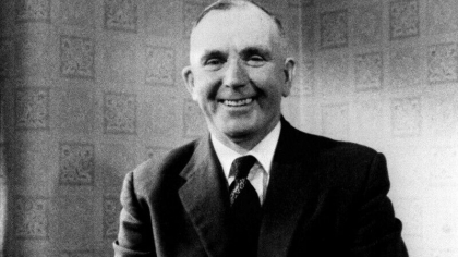 Povestea celui mai cunoscut calau din Marea Britanie. Spanzura ucigasi in serie si nazisti, apoi mergea sa bea