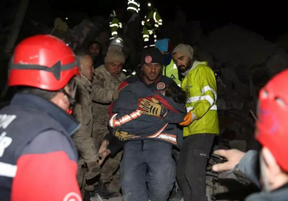 LIVE TEXT. Cutremurele din Turcia si Siria: Bilantul mortilor trece de 17.000. Cautarile prin ruine continua. Expertii explica de ce au scazut dramatic sansele de a mai gasi oameni in viata