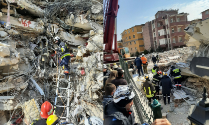 Misiunea salvatorilor moldoveni, plecati in Turcia, continua. IGSU: "Au fost evaluate 5 blocuri rezidentiale" Misiunea salvatorilor moldoveni, plecati in Turcia, continua. IGSU: "Au fost evaluate 5 blocuri rezidentiale"