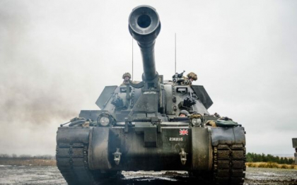 Arme si vehicule militare britanice ar putea fi produse in Ucraina sub licenta