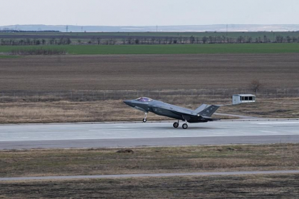 Trei avioane militare rusesti, dintre care unul de spionaj, interceptate de NATO in apropiere de Polonia
