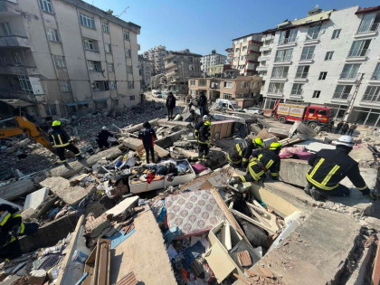 Salvatorii moldoveni continua cautarile sub blocurile daramate in urma cutremurelor din Turcia. IGSU: „Au identificat si au extras de sub ruinele blocurilor cadavrul unei persoane” - FOTO/VIDEO Salvatorii moldoveni continua cautarile sub blocurile daramate in urma cutremurelor din Turcia. IGSU: „Au identificat si au extras de sub ruinele blocurilor cadavrul unei persoane” - FOTO/VIDEO