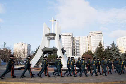 Presedintele tarii - omagiu participantilor razboiului din Afganistan: „Suntem datori sa pastram pacea si libertatea in tara noastra” - FOTO
Presedintele tarii - omagiu participantilor razboiului din Afganistan: „Suntem datori sa pastram pacea si libertatea in tara noastra” - FOTO