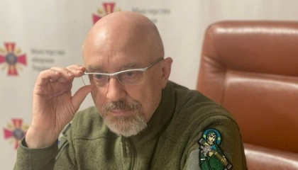 Ministrul ucrainean al apararii, despre care se vehicula ca va fi demis, spune ca presedintele Zelenski i-a cerut sa ramana in functie