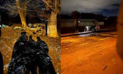 Un bot de fiare - asta a mai ramas dintr-o masina care a derapat de pe sosea si s-a lovit intr-un copac, la Ghidighici. Trei persoane - transportate la spital - FOTO
Un bot de fiare - asta a mai ramas dintr-o masina care a derapat de pe sosea si s-a lovit intr-un copac, la Ghidighici. Trei persoane - transportate la spital - FOTO
