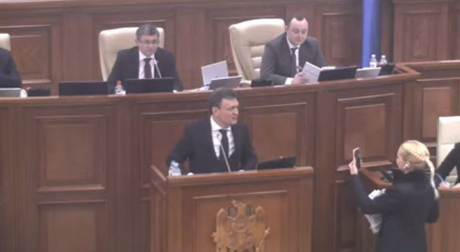 Marina Tauber - show la sedinta Parlamentului, in timpul discursului lui Dorin Recean. Igor Grosu: „Ea are alta misiune” Marina Tauber - show la sedinta Parlamentului, in timpul discursului lui Dorin Recean. Igor Grosu: „Ea are alta misiune”