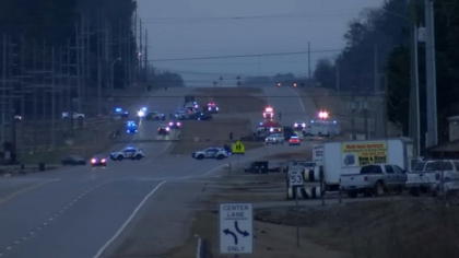 Un elicopter Black Hawk s-a prabusit si a explodat pe o autostrada din SUA. Doi militari au murit - VIDEO