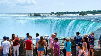 O mama si fiul ei au cazut in Cascada Niagara. Politia nu crede ca este vorba despre un accident
O mama si fiul ei au cazut in Cascada Niagara. Politia nu crede ca este vorba despre un accident