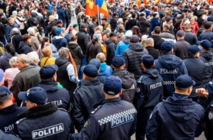 Politia vine cu avertizari catre participantii la protestul de maine: „Sa nu vina cu mesaje care instiga la agresiune, violenta sau alt gen de actiuni periculoase pentru siguranta cetatenilor” Politia vine cu avertizari catre participantii la protestul de maine: „Sa nu vina cu mesaje care instiga la agresiune, violenta sau alt gen de actiuni periculoase pentru siguranta cetatenilor”