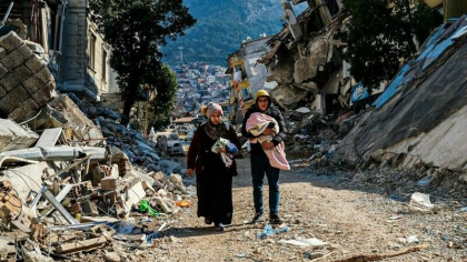 Turcia opreste operatiunile de cautare a supravietuitorilor, mai putin in doua provincii
Turcia opreste operatiunile de cautare a supravietuitorilor, mai putin in doua provincii
