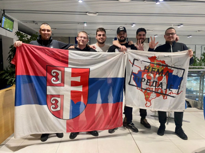 6 sustinatori ai clubului sportiv Partizan, opriti saptamana trecuta pe aeroportul din Chisinau, membri ai unei grupari extremiste pro-ruse. Liderul acesteia, retinut in Serbia 6 sustinatori ai clubului sportiv Partizan, opriti saptamana trecuta pe aeroportul din Chisinau, membri ai unei grupari extremiste pro-ruse. Liderul acesteia, retinut in Serbia