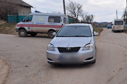 Accident la Causeni. O tanara si copilul acesteia de doar 10 luni au ajuns la spital, dupa ce au fost loviti de o masina pe trecerea de pietoni - FOTO Accident la Causeni. O tanara si copilul acesteia de doar 10 luni au ajuns la spital, dupa ce au fost loviti de o masina pe trecerea de pietoni - FOTO