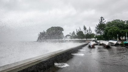 Stare de alerta in Mauritius. Insula va fi lovita de ciclonul Freddy
Stare de alerta in Mauritius. Insula va fi lovita de ciclonul Freddy