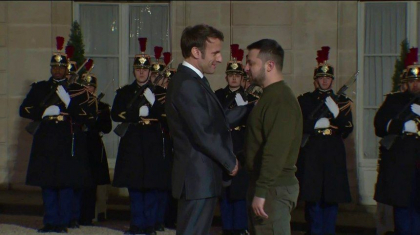 Zelenski spune ca Macron pierde timpul daca ia in considerare negocieri cu Putin
