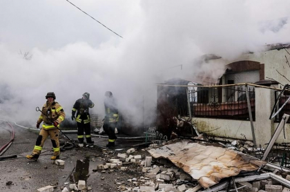 O piata si o statie de autobuz din Herson au fost bombardate de rusi chiar in timpul discursului lui Putin: Cinci morti si cel putin 20 de raniti - FOTO