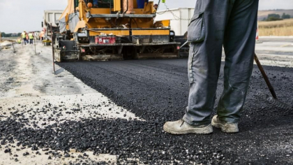 Peste 1,4 miliarde de lei - repartizati in acest an pentru intretinerea si reparatia drumurilor nationale. Despre cati kilometri este vorba Peste 1,4 miliarde de lei - repartizati in acest an pentru intretinerea si reparatia drumurilor nationale. Despre cati kilometri este vorba