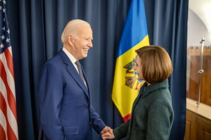 Maia Sandu l-a invitat pe Joe Biden in Republica Moldova: „Mizam in continuare pe sustinerea guvernului american”
Maia Sandu l-a invitat pe Joe Biden in Republica Moldova: „Mizam in continuare pe sustinerea guvernului american”