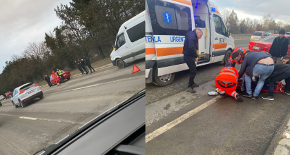 Doi adolescenti - transportati de urgenta la spital dupa ce au fost loviti de un automobil in timp ce se deplasau cu bicicleta, la Stauceni. Precizarile politiei - FOTO