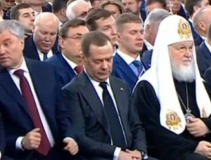 Somnoroase pasarele. Aliatii lui Putin au cascat si au motait in timpul discursului despre starea natiunii - FOTO Somnoroase pasarele. Aliatii lui Putin au cascat si au motait in timpul discursului despre starea natiunii - FOTO