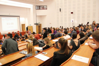 Veste buna pentru elevi, studenti, masteranzi si doctoranzi. De la inceputul acestui an vor primi burse mai mari / DOC Veste buna pentru elevi, studenti, masteranzi si doctoranzi. De la inceputul acestui an vor primi burse mai mari / DOC