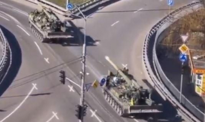 „Dinozaurii” armatei ucrainene au facut un ocol prin Kiev - VIDEO „Dinozaurii” armatei ucrainene au facut un ocol prin Kiev - VIDEO