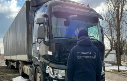 Au reusit sa introduca ilegal in tara un camion cu remorca de peste 680 mii de lei, iar acum ar putea sa isi petreaca urmatorii 10 ani dupa gratii. Isprava a doi barbati din Vulcanesti  