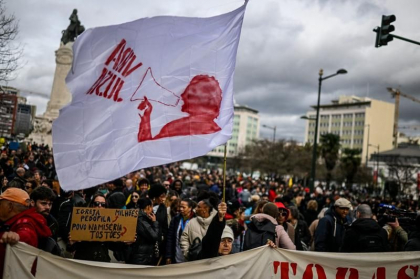 "Totul s-a scumpit. Banii nu mai sunt de ajuns": Mii de oameni au protestat la Lisabona contra exploziei preturilor - FOTO
