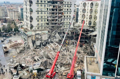 Turcia extinde ancheta cu privire la prabusirea cladirilor la cutremure. Bilantul seismelor, de peste 50.000 de morti in cele doua tari afectate