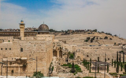 Israelul si Palestina au ajuns la un acord pentru detensionare si oprirea aprobarii de noi colonii in Cisiordania. Negocieri duse in Iordania impreuna cu diplomati din Egipt si SUA Israelul si Palestina au ajuns la un acord pentru detensionare si oprirea aprobarii de noi colonii in Cisiordania. Negocieri duse in Iordania impreuna cu diplomati din Egipt si SUA