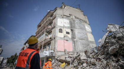 Cutremur cu magnitudinea 5,2 in estul Turciei. Mai multe cladiri afectate deja de seismele anterioare s-ar fi prabusit - VIDEO Cutremur cu magnitudinea 5,2 in estul Turciei. Mai multe cladiri afectate deja de seismele anterioare s-ar fi prabusit - VIDEO