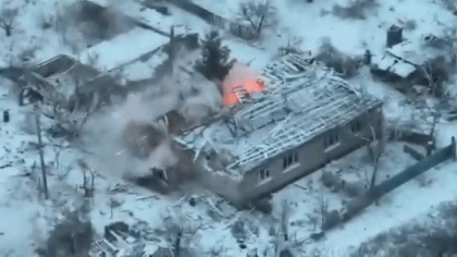 Rusii au atacat din nou cu drone kamikaze. Continua lupta pentru Bahmut. Imagini din orasul distrus de bombardamente - VIDEO Rusii au atacat din nou cu drone kamikaze. Continua lupta pentru Bahmut. Imagini din orasul distrus de bombardamente - VIDEO