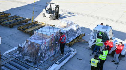 Primele avioane cu ajutoare trimise de UE pentru Siria au ajuns la Damasc Primele avioane cu ajutoare trimise de UE pentru Siria au ajuns la Damasc