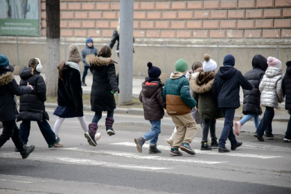 Ministerul Educatiei da start unui program de instruire a elevilor in legatura cu securitatea in trafic. Anatolie Topala: „Educatia rutiera este foarte importanta, mai ales pentru copii” - FOTO Ministerul Educatiei da start unui program de instruire a elevilor in legatura cu securitatea in trafic. Anatolie Topala: „Educatia rutiera este foarte importanta, mai ales pentru copii” - FOTO