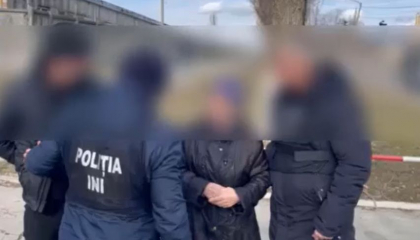 O femeie eliberata recent din inchisoare, a fost retinuta pentru un omor de acum opt ani - VIDEO