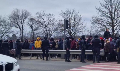 Mascatii de la Fulger au intervenit. Directia de iesire din oras, spre Stauceni - deblocata - VIDEO Mascatii de la Fulger au intervenit. Directia de iesire din oras, spre Stauceni - deblocata - VIDEO