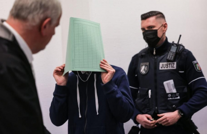 14 ani de inchisoare pentru un barbat care a abuzat 13 copii, ani la rand, in timp ce lucra ca babysitter in Germania. Cea mai tanara victima, o fetita de doar o luna - FOTO 14 ani de inchisoare pentru un barbat care a abuzat 13 copii, ani la rand, in timp ce lucra ca babysitter in Germania. Cea mai tanara victima, o fetita de doar o luna - FOTO