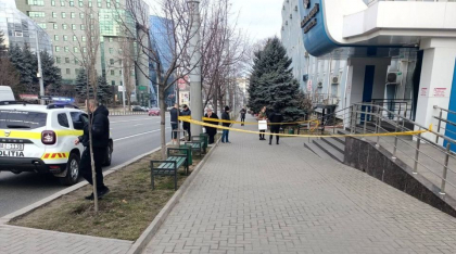 Ultima ora. Alerta cu bomba la Judecatoria Buiucani din capitala. Serviciile specializate verifica cladirea Ultima ora. Alerta cu bomba la Judecatoria Buiucani din capitala. Serviciile specializate verifica cladirea