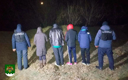 Au incercat sa treaca ilegal frontiera moldo-romana. Patru cetateni ai Siriei - retinuti pe malul Prutului, la Ungheni Au incercat sa treaca ilegal frontiera moldo-romana. Patru cetateni ai Siriei - retinuti pe malul Prutului, la Ungheni
