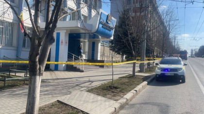 Alerta cu bomba la Judecatoria Buiucani din capitala - falsa. Obiecte explozibile nu au fost gasite Alerta cu bomba la Judecatoria Buiucani din capitala - falsa. Obiecte explozibile nu au fost gasite