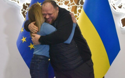 Roberta Metsola se afla din nou in Kiev: ”Este minunat sa-mi vad din nou prietenul”. Presedinta Parlamentului European a reiterat ca ”viitorul Ucrainei este in UE” Roberta Metsola se afla din nou in Kiev: ”Este minunat sa-mi vad din nou prietenul”. Presedinta Parlamentului European a reiterat ca ”viitorul Ucrainei este in UE”