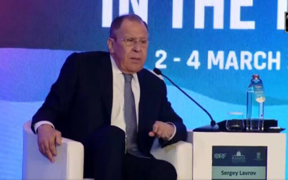 Publicul izbucneste in ras la o conferinta din India cand Serghei Lavrov spune ca Ucraina a invadat Rusia. Ministrul de Externe clipeste confuz cateva secunde - VIDEO